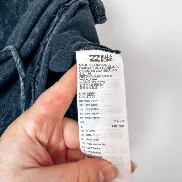 Billabong Short Sleeve Grey Lace Front Tee Size Large - Picture 4 of 6